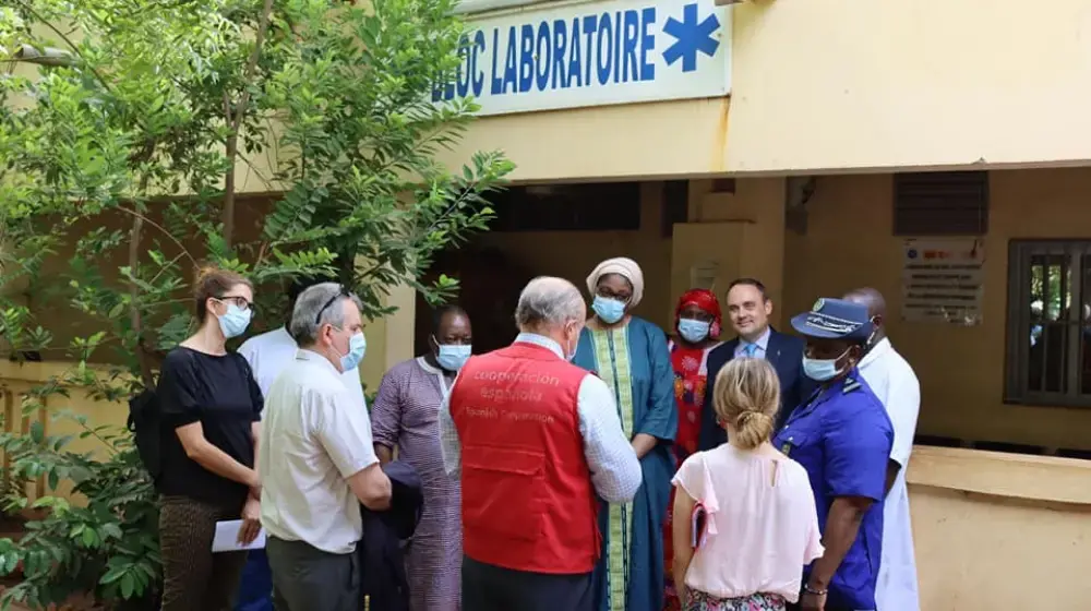 L’AMBASSADEUR D’ESPAGNE AU MALI VISITE LE ONE STOP CENTER DE BAMAKO