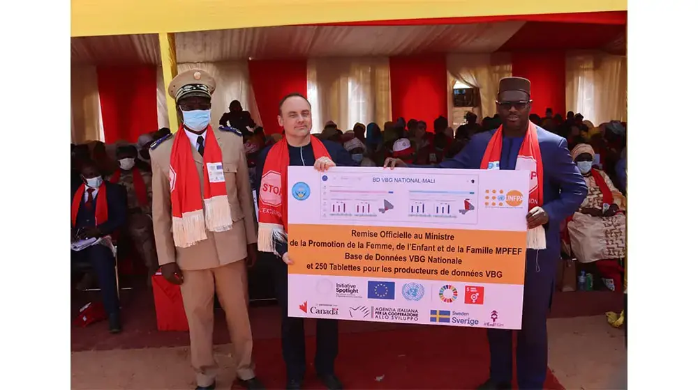 JOURNEE INTERNATIONALE MGF, UNFPA MALI REMET 250 TABLETTES AUX PRODUCTEURS DE DONNEES VBG