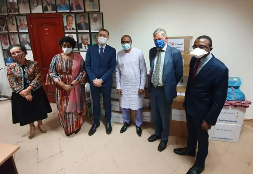 UNFPA MALI OFFRE AU MINISTÈRE DE LA SANTE DES EQUIPEMENTS MÉDICAUX, DES PRODUITS CONTRACEPTIFS ET DE PREVENTION COVID-19 POUR UN MONTANT DE PRES D’UN MILLIARD DE FCFA